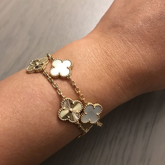 LUCKY WHITE FOUR-LEAF CLOVER BRACELET