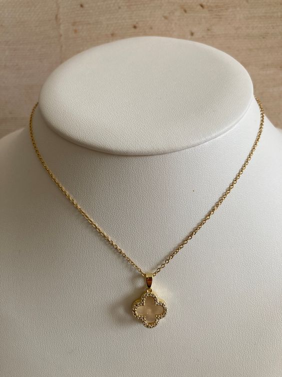 LAVISH CLOVER NECKLACE - GOLD