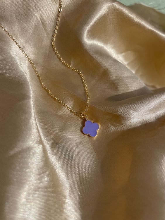 LAVISH CLOVER NECKLACE - PURPLE